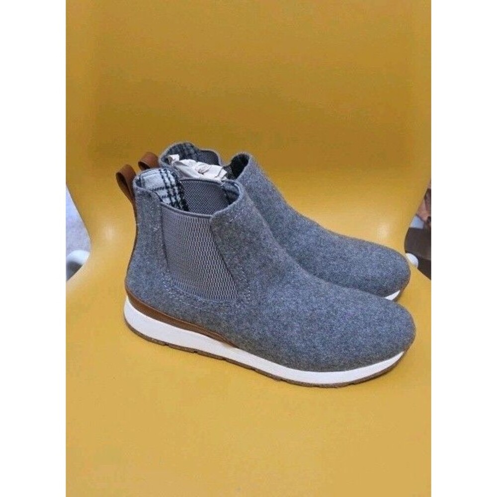 b.o.c. Gray Felt Chelsea Sneaker Booties Plaid Lined Women’s 9.5” Insole